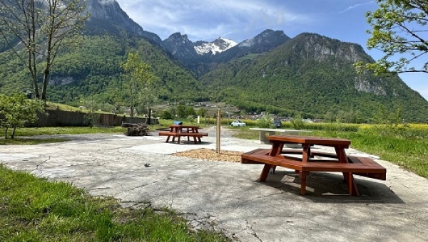 Port-Valais: de site industriel désaffecté à place de pique-nique arborisée